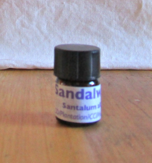 sandalwood indian essential oil 3